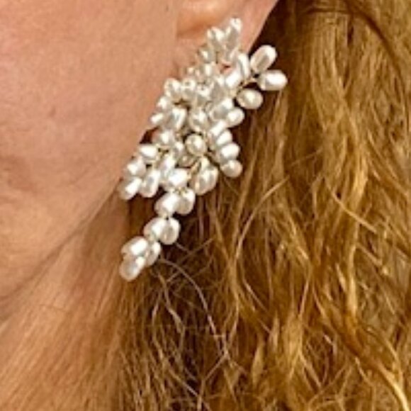 White Cluster wired delicate Pearl earrings Jewelry Borrowed & Blue Dillard's - Picture 2 of 8